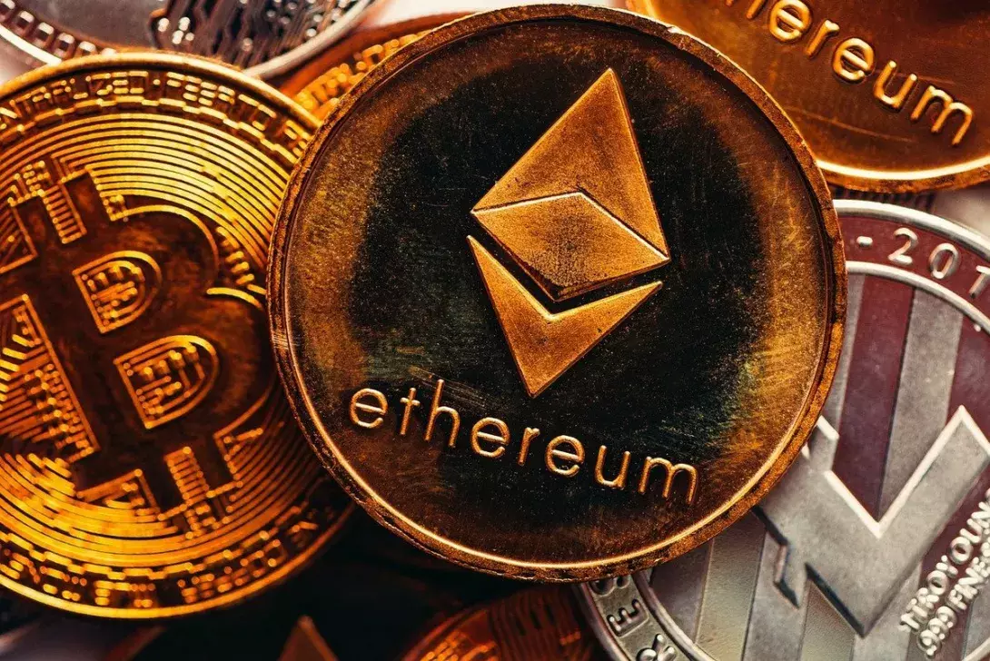 As Bitcoin retreats from the top, Ethereum moves to the bottom